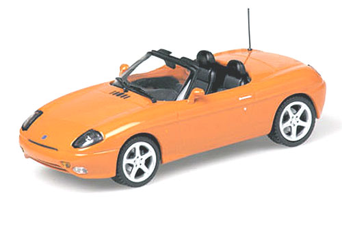 коллекционная модель автомобиля Fiat в масштабе 1:43