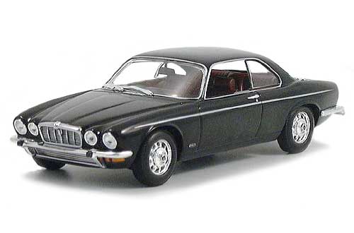 коллекционная модель автомобиля Jaguar в масштабе 1:43