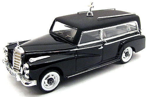 коллекционная модель автомобиля Mercedes-Benz в масштабе 1:43