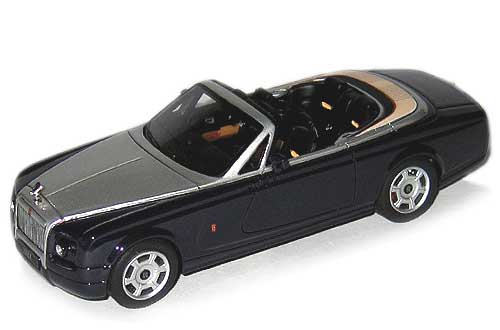коллекционная модель автомобиля Rolls Royce в масштабе 1:43