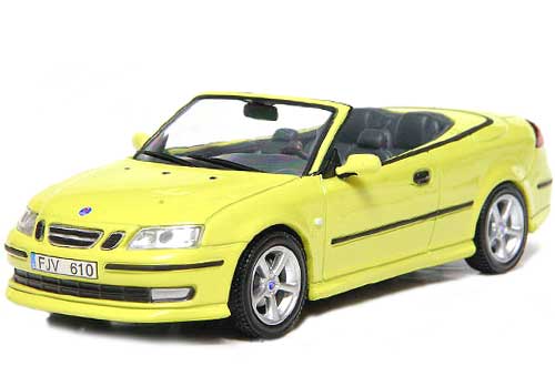 коллекционная модель автомобиля Saab в масштабе 1:43