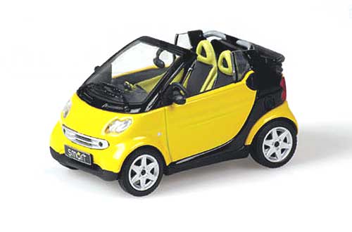 коллекционная модель автомобиля Smart в масштабе 1:43