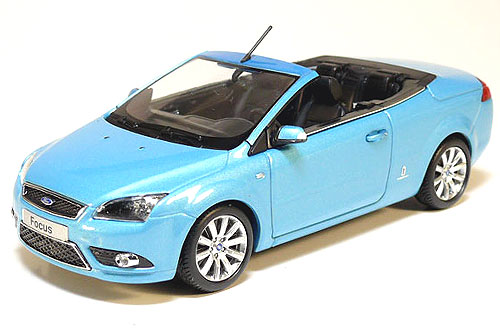 коллекционная модель автомобиля Ford в масштабе 1:43