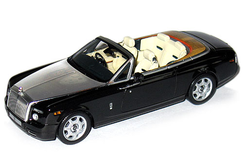 коллекционная модель автомобиля Rolls Royce в масштабе 1:43
